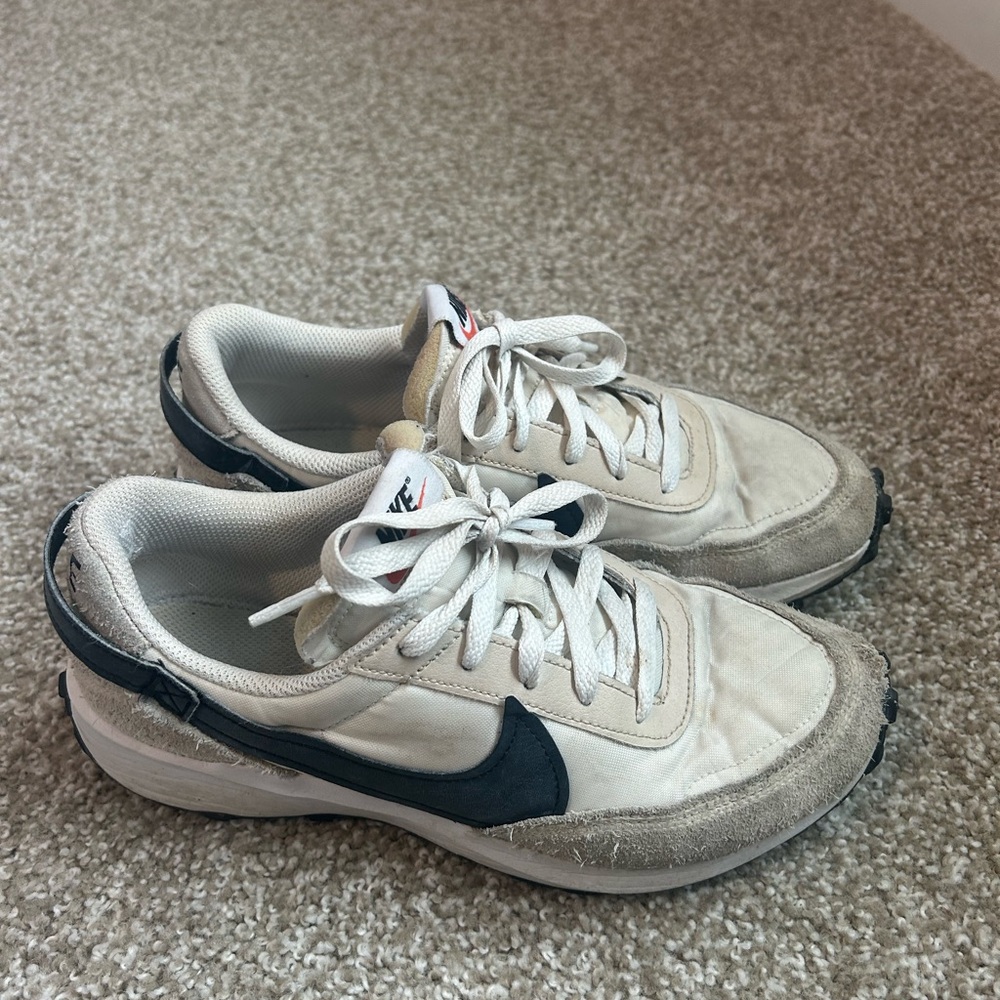 Nike waffle size 8